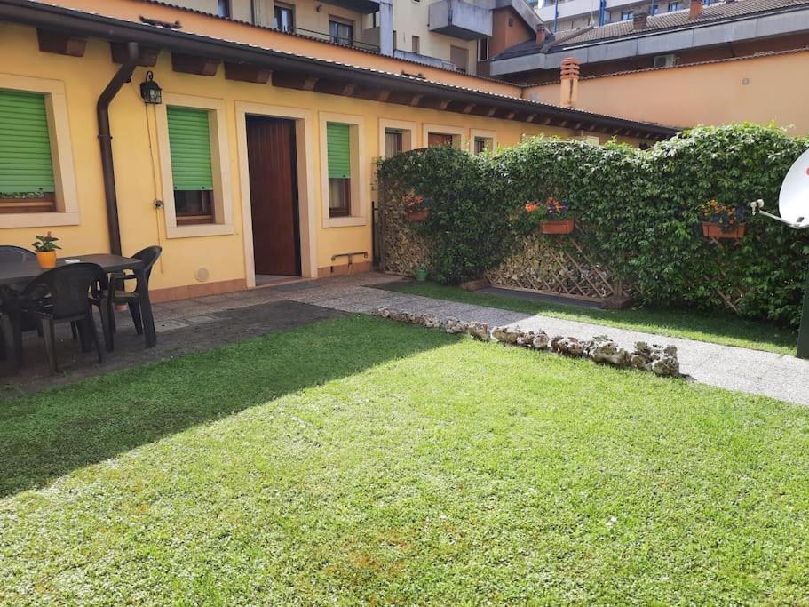 Апартаменты La Casa Di Davide Con Giardino E Garage Верона Экстерьер фото