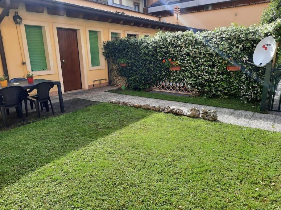 Апартаменты La Casa Di Davide Con Giardino E Garage Верона Экстерьер фото